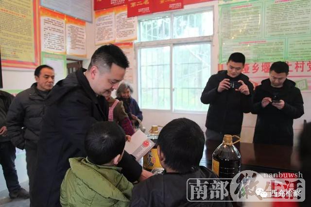 「动态」西充县检察院为留守儿童送上微法治课与节日慰问